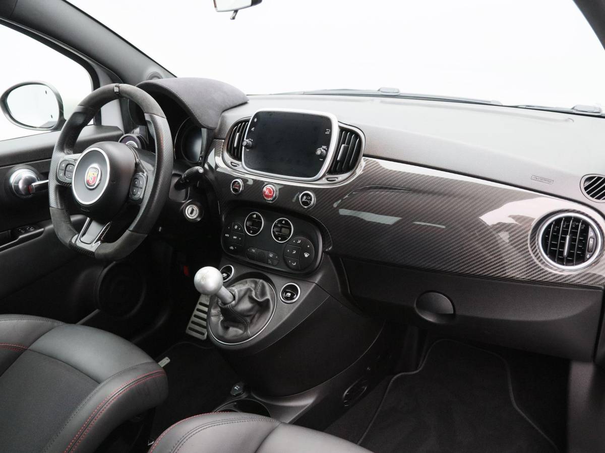 Fiat 500 Fiat 500 1.4 T-Jet Abarth 180 Pk Esseesse 70th Anniversary | Kuipstoelen Carbon | Akrapovic | Beats Audio | Bluetooth | Navigatie | Climate Control | 17 Inch | 24.334 Km!!