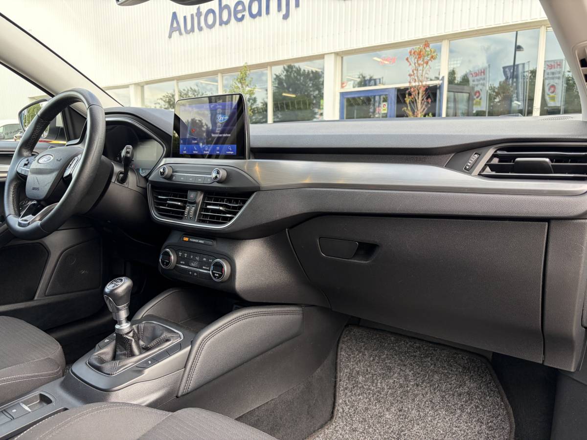 Ford Focus Ford Focus Wagon 1.0 EcoBoost Titanium Business | PDC | Navi | Trekhaak | Carplay | Rijklaar met beurt & garantie!