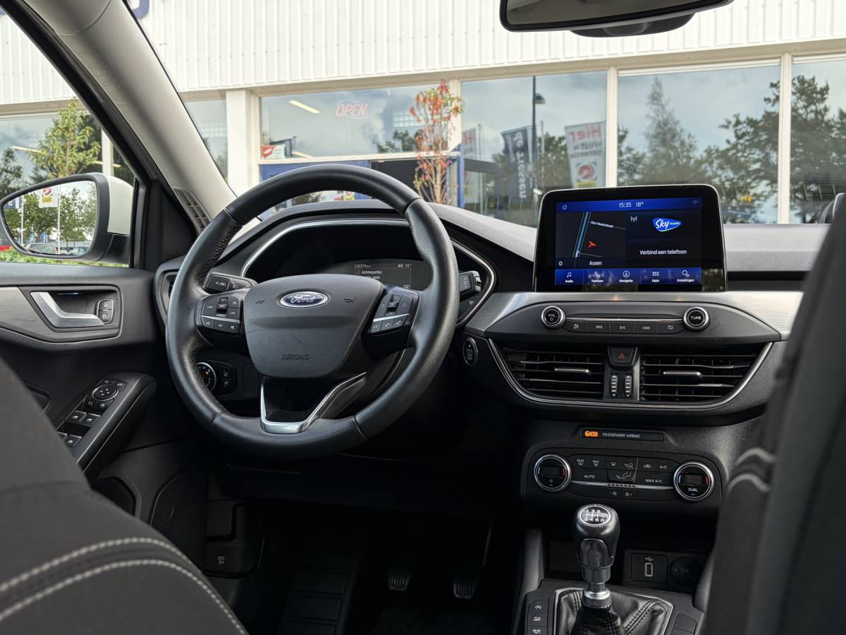 Ford Focus Ford Focus Wagon 1.0 EcoBoost Titanium Business | PDC | Navi | Trekhaak | Carplay | Rijklaar met beurt & garantie!