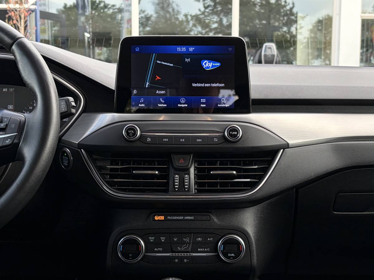 Ford Focus Ford Focus Wagon 1.0 EcoBoost Titanium Business | PDC | Navi | Trekhaak | Carplay | Rijklaar met beurt & garantie!
