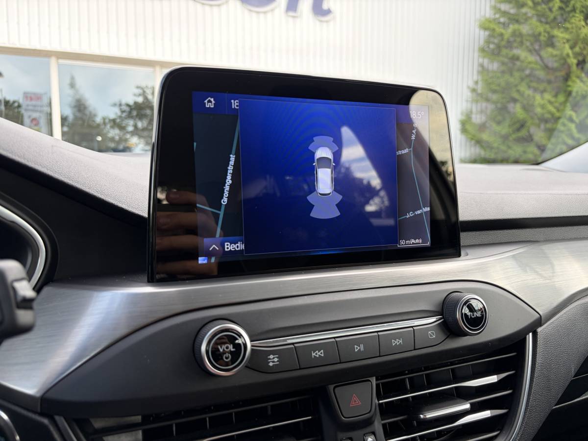 Ford Focus Ford Focus Wagon 1.0 EcoBoost Titanium Business | PDC | Navi | Trekhaak | Carplay | Rijklaar met beurt & garantie!