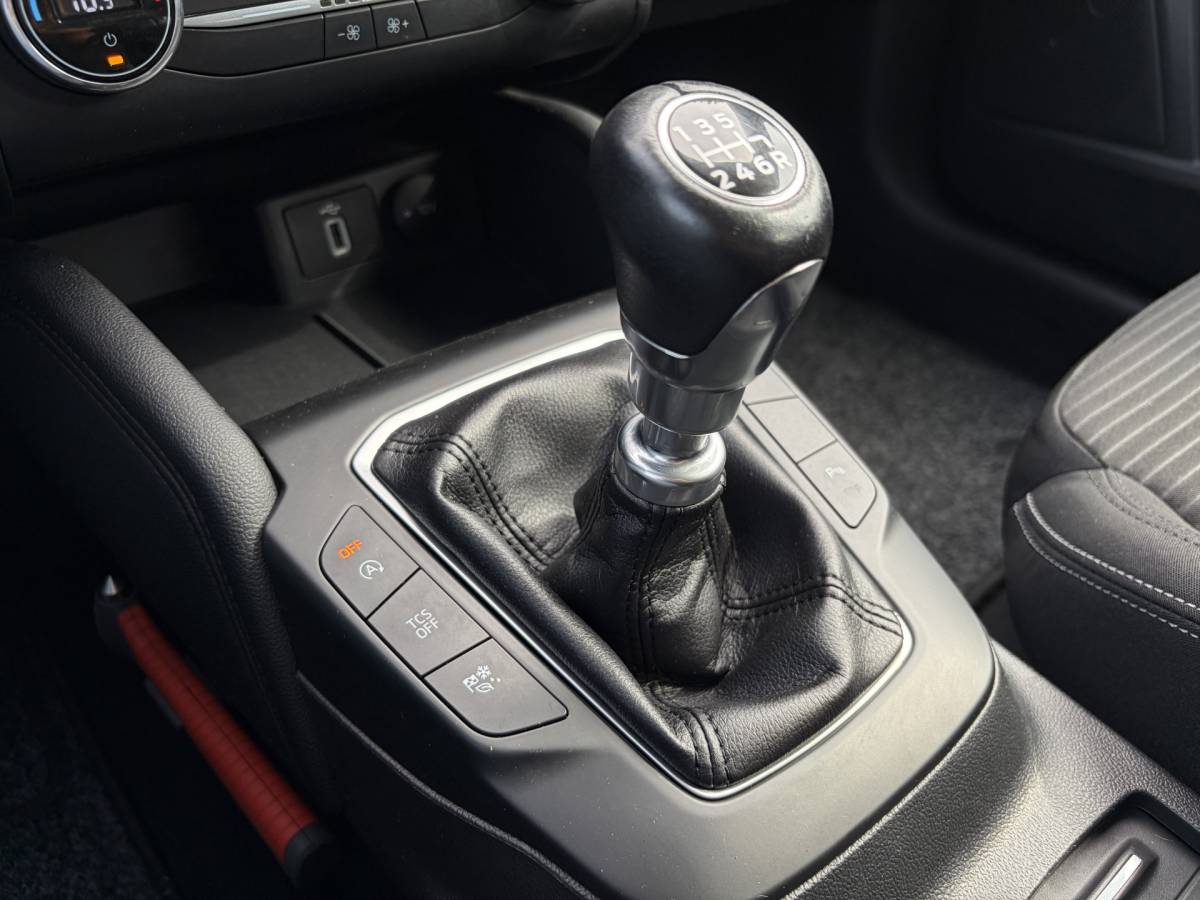 Ford Focus Ford Focus Wagon 1.0 EcoBoost Titanium Business | PDC | Navi | Trekhaak | Carplay | Rijklaar met beurt & garantie!