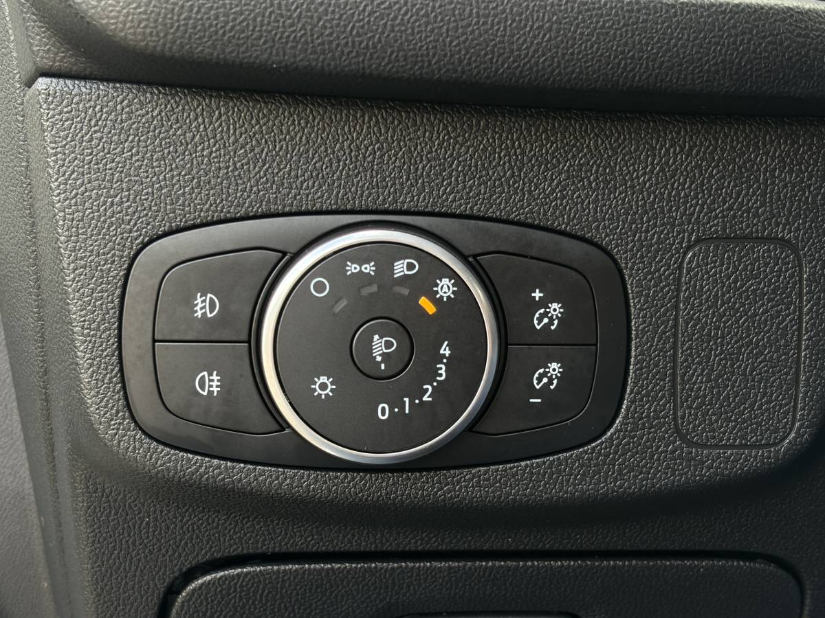Ford Focus Ford Focus Wagon 1.0 EcoBoost Titanium Business | PDC | Navi | Trekhaak | Carplay | Rijklaar met beurt & garantie!