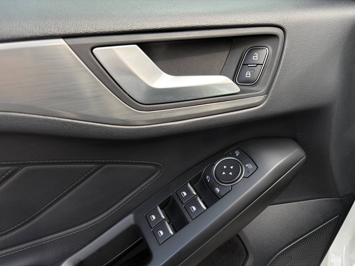 Ford Focus Ford Focus Wagon 1.0 EcoBoost Titanium Business | PDC | Navi | Trekhaak | Carplay | Rijklaar met beurt & garantie!