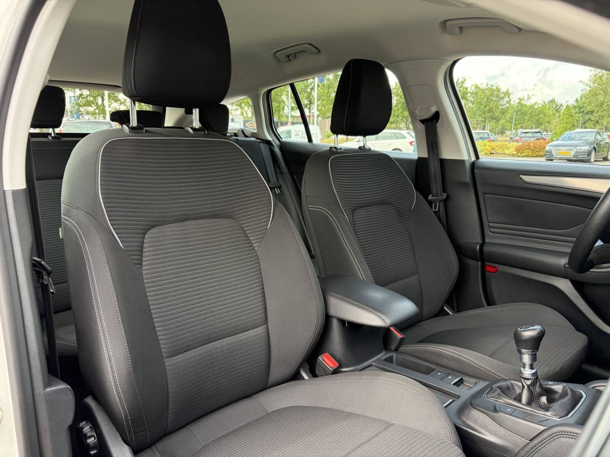 Ford Focus Ford Focus Wagon 1.0 EcoBoost Titanium Business | PDC | Navi | Trekhaak | Carplay | Rijklaar met beurt & garantie!