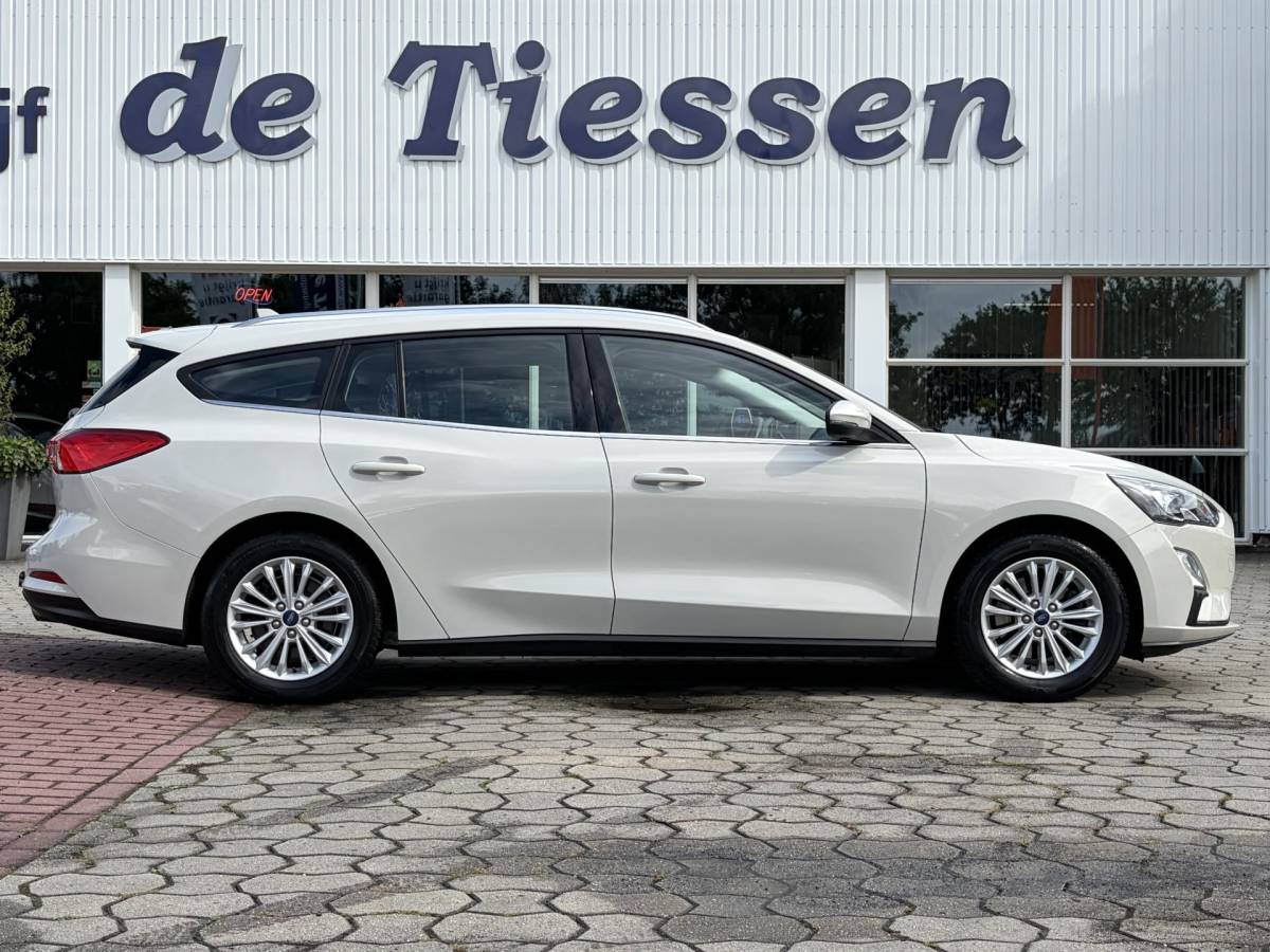 Ford Focus Ford Focus Wagon 1.0 EcoBoost Titanium Business | PDC | Navi | Trekhaak | Carplay | Rijklaar met beurt & garantie!
