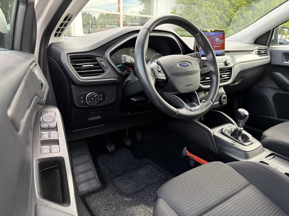 Ford Focus Ford Focus Wagon 1.0 EcoBoost Titanium Business | PDC | Navi | Trekhaak | Carplay | Rijklaar met beurt & garantie!
