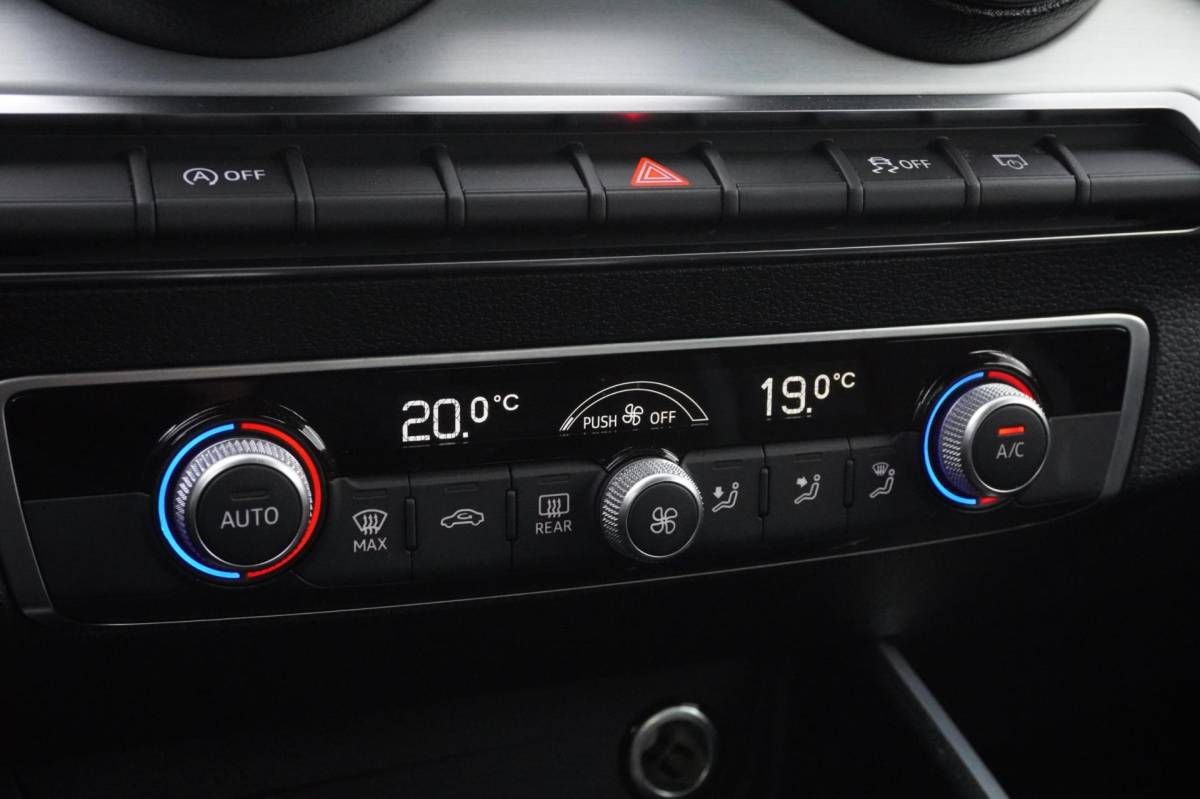 Audi Q2 Audi Q2 30 TFSI epic | Airco | Navigatie | Trekhaak | PDC | 2020 | Vol opties | Inruil mogelijk