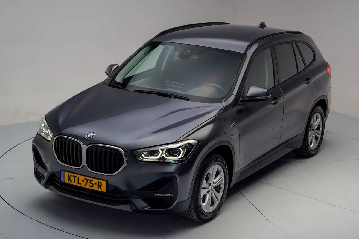 BMW X1 BMW X1 xDrive25e Executive [ Clima Achteruitrijcamera Memory Stoelverwarming Cruise ]