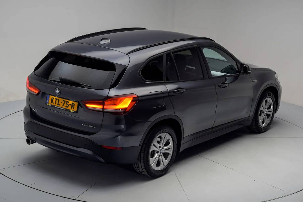 BMW X1 BMW X1 xDrive25e Executive [ Clima Achteruitrijcamera Memory Stoelverwarming Cruise ]
