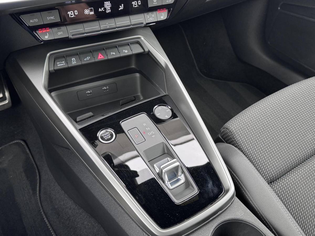 Audi A3 Audi A3 Sportback 45 TFSI e S-line Competition | Dealer Ondh