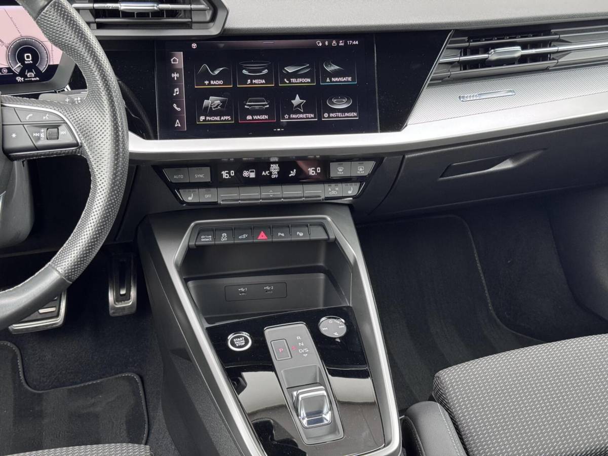 Audi A3 Audi A3 Sportback 45 TFSI e S-line Competition | Dealer Ondh