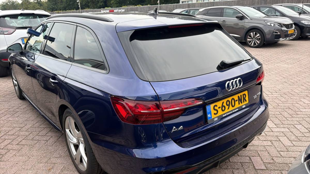 Audi A4 Audi A4 Avant 35 TFSI S edition Automaat | Navigatie | CarPlay | Camera | Trekhaak | Inruil mogelijk