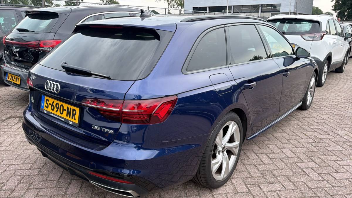 Audi A4 Audi A4 Avant 35 TFSI S edition Automaat | Navigatie | CarPlay | Camera | Trekhaak | Inruil mogelijk