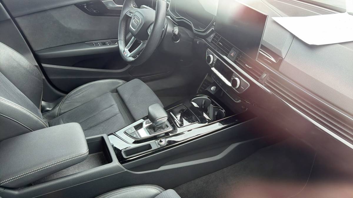 Audi A4 Audi A4 Avant 35 TFSI S edition Automaat | Navigatie | CarPlay | Camera | Trekhaak | Inruil mogelijk