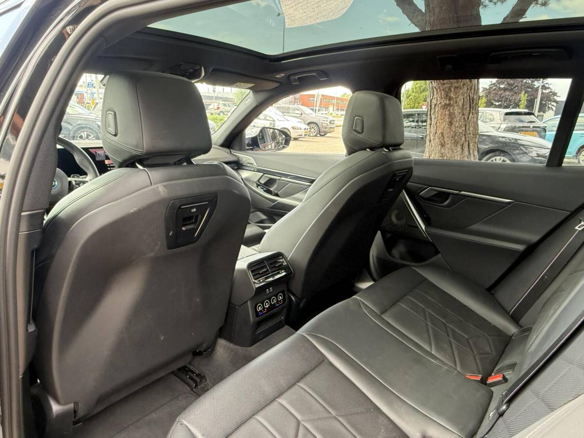 BMW 5 Serie BMW 5-serie Touring 530e M Sport Edition
