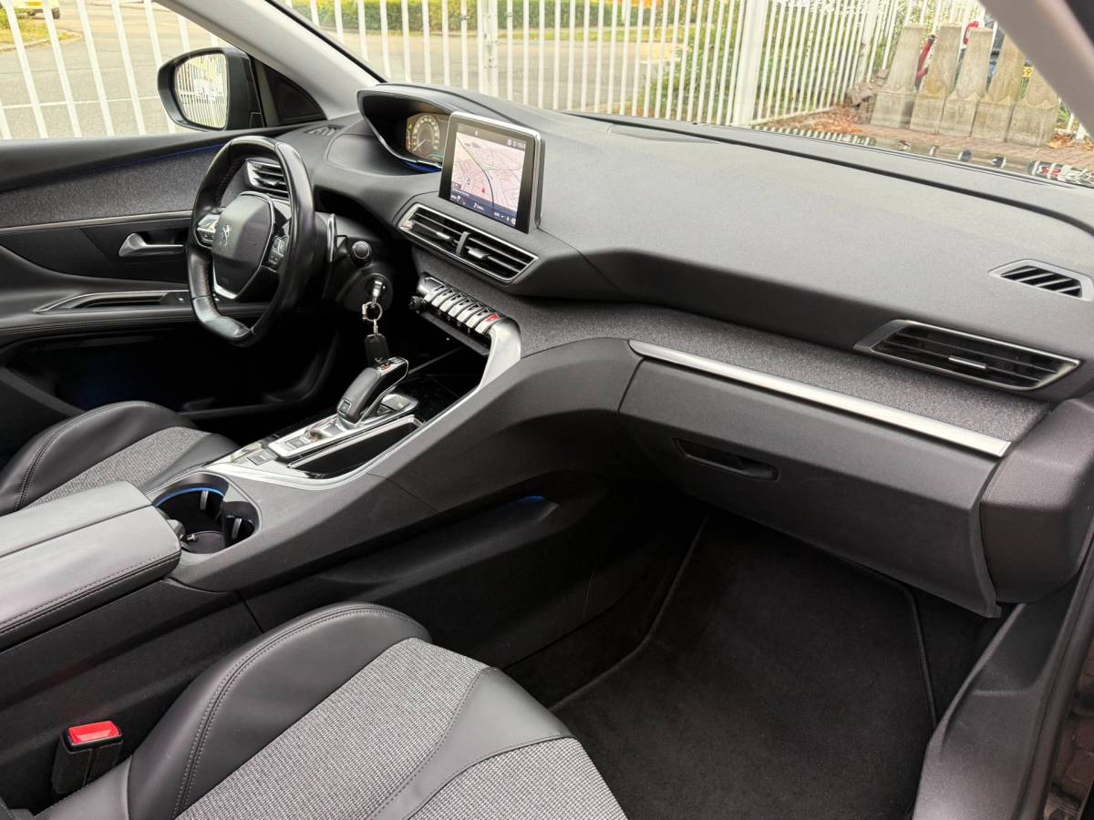 Peugeot 3008 Peugeot 3008 1.2 PureTech Allure | Automaat | Pano | CarPlay