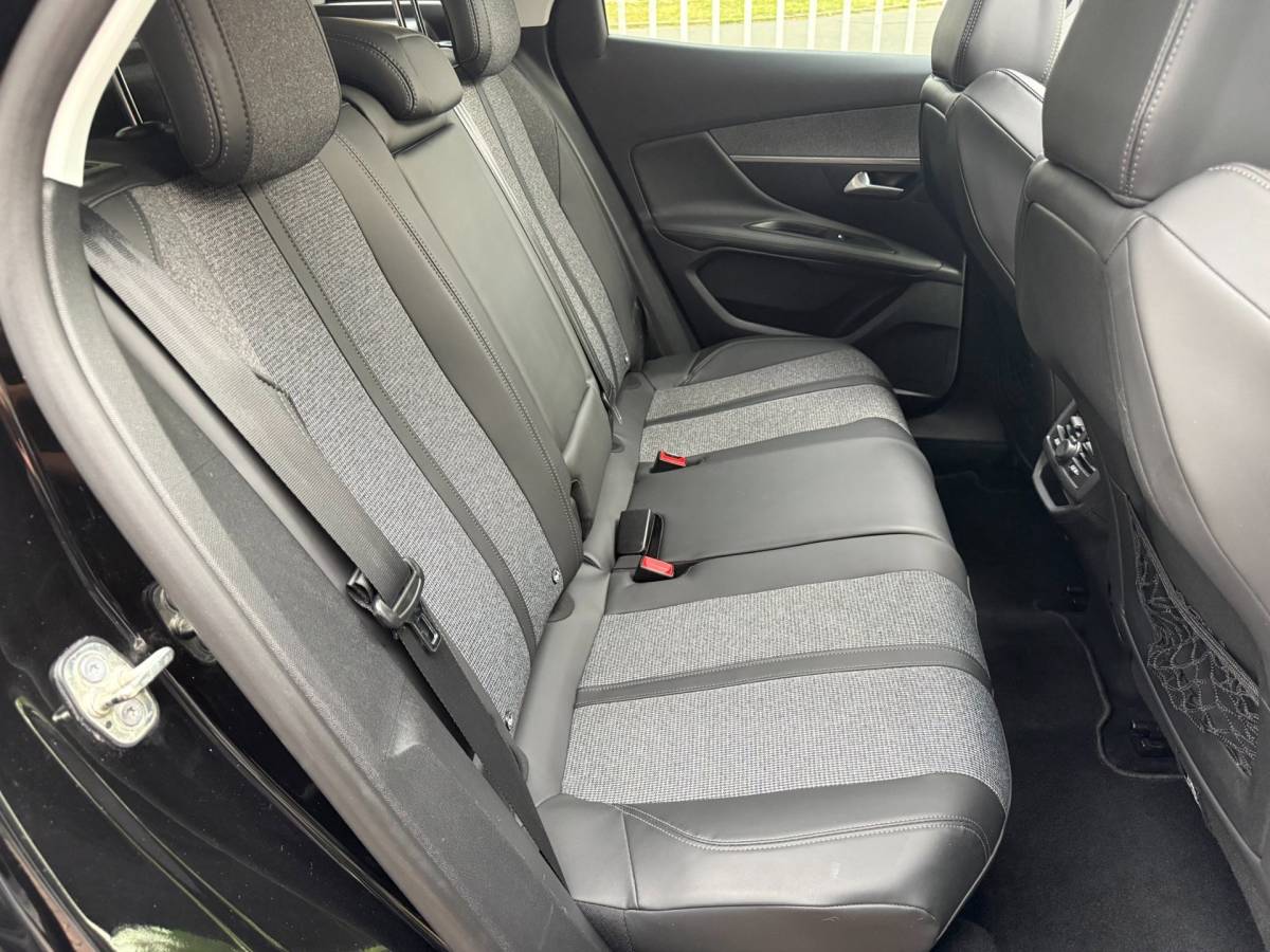 Peugeot 3008 Peugeot 3008 1.2 PureTech Allure | Automaat | Pano | CarPlay