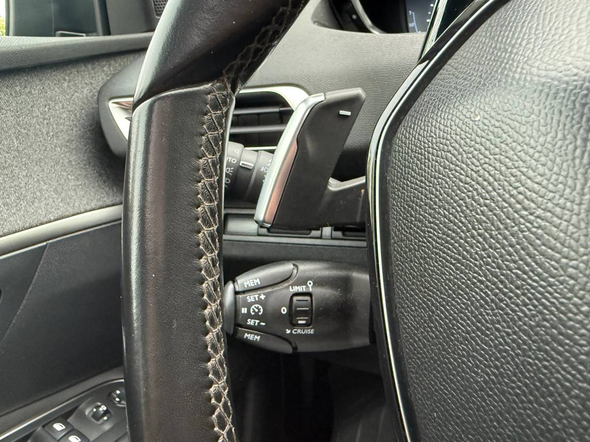 Peugeot 3008 Peugeot 3008 1.2 PureTech Allure | Automaat | Pano | CarPlay