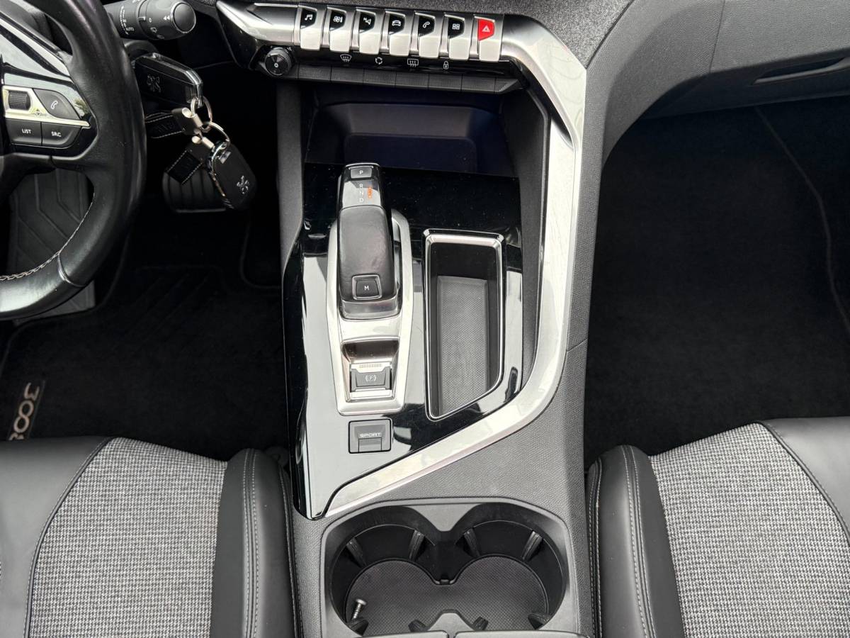 Peugeot 3008 Peugeot 3008 1.2 PureTech Allure | Automaat | Pano | CarPlay