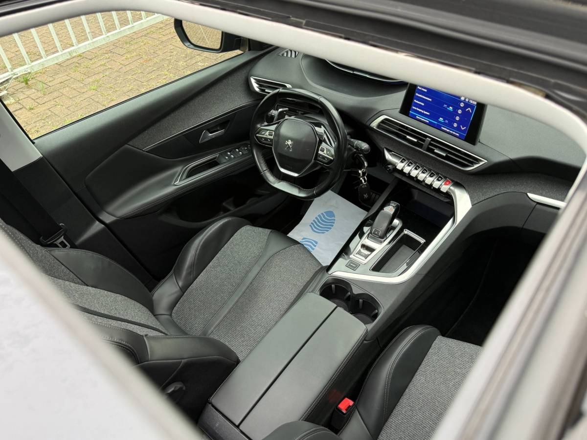 Peugeot 3008 Peugeot 3008 1.2 PureTech Allure | Automaat | Pano | CarPlay