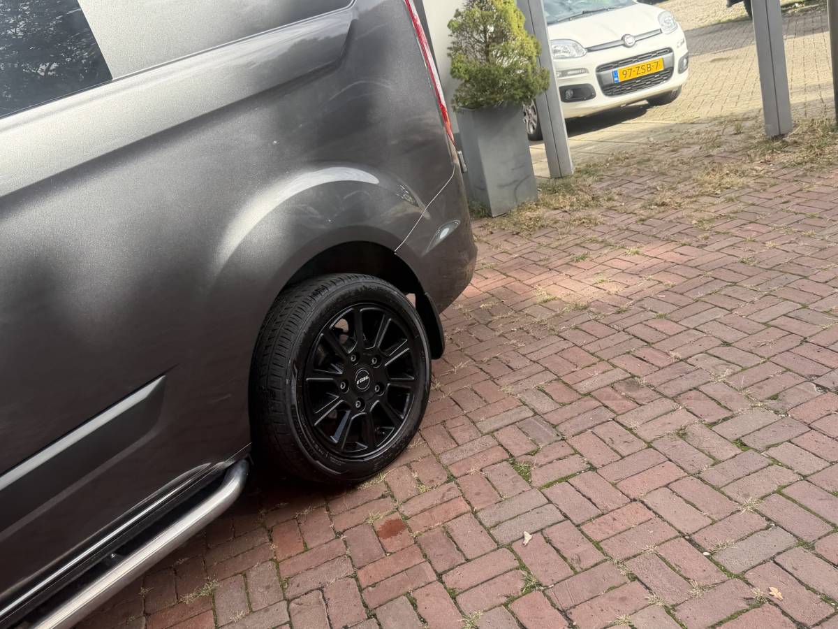 Ford Transit Custom Ford Transit Custom 300 2.0 TDCI L1H1 Trend DC 6-persoons Vol optie 20inch,Trekhaak,Cruise,Cv,Navi btw auto