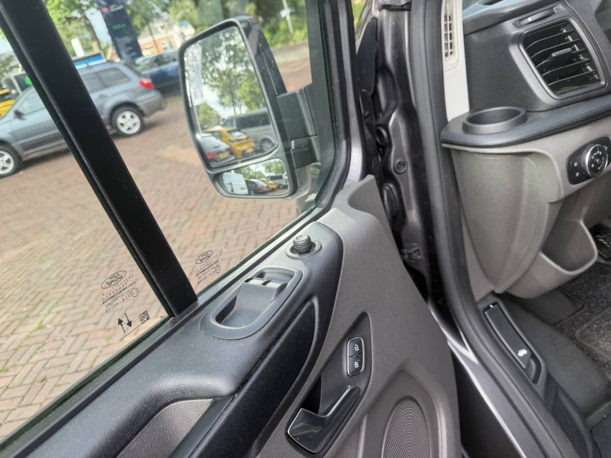 Ford Transit Custom Ford Transit Custom 300 2.0 TDCI L1H1 Trend DC 6-persoons Vol optie 20inch,Trekhaak,Cruise,Cv,Navi btw auto