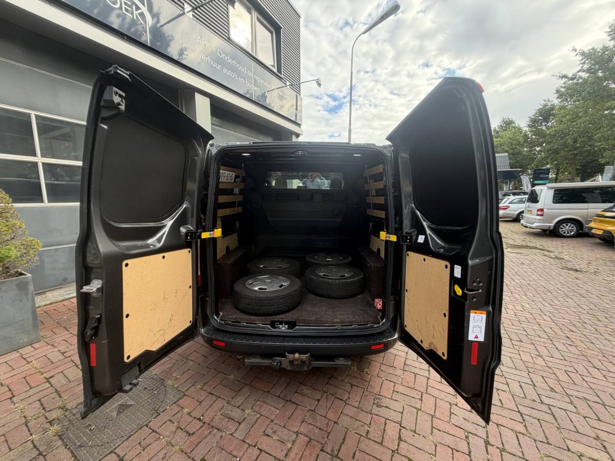 Ford Transit Custom Ford Transit Custom 300 2.0 TDCI L1H1 Trend DC 6-persoons Vol optie 20inch,Trekhaak,Cruise,Cv,Navi btw auto