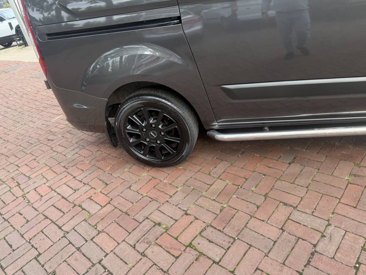 Ford Transit Custom Ford Transit Custom 300 2.0 TDCI L1H1 Trend DC 6-persoons Vol optie 20inch,Trekhaak,Cruise,Cv,Navi btw auto