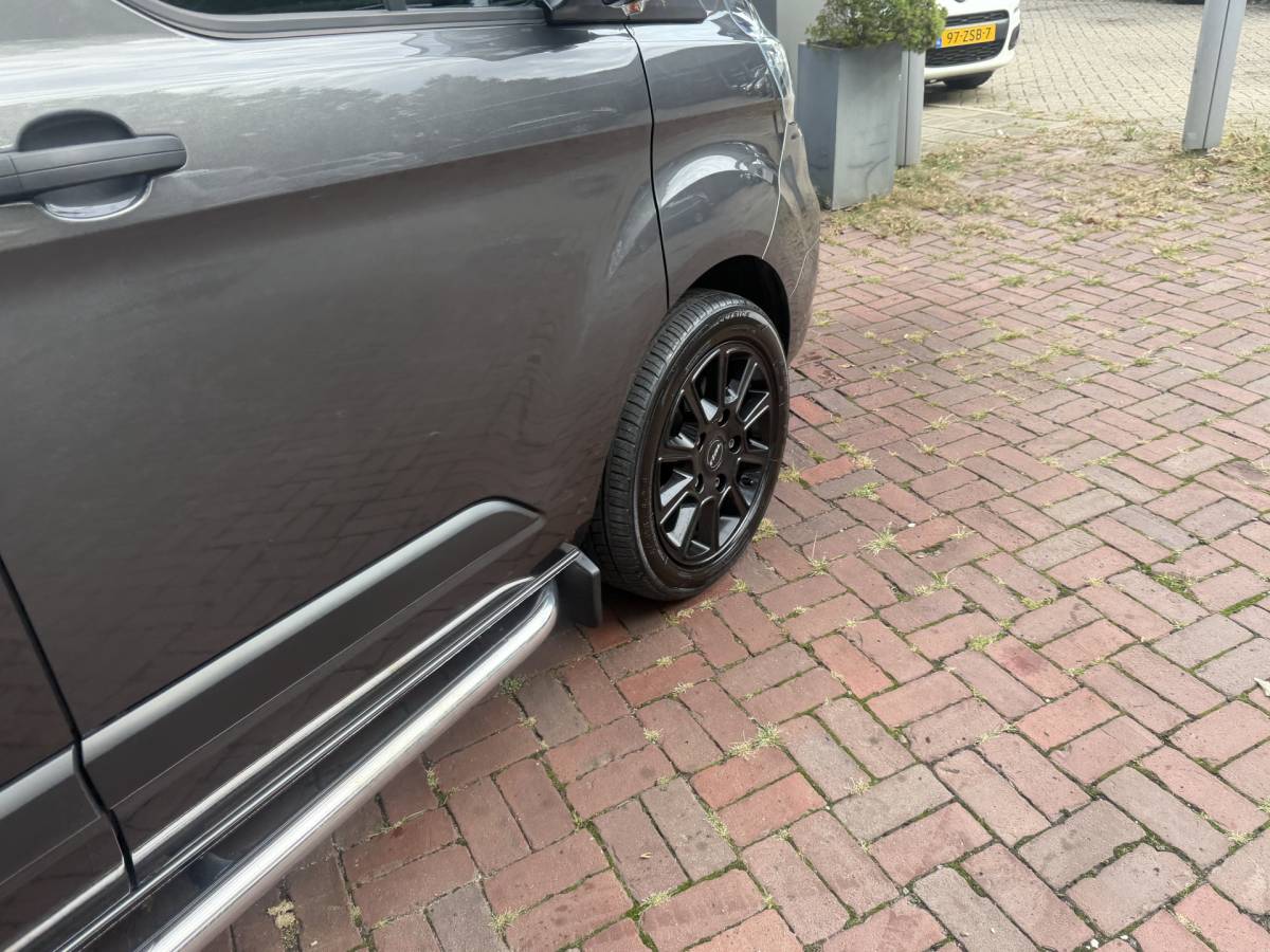 Ford Transit Custom Ford Transit Custom 300 2.0 TDCI L1H1 Trend DC 6-persoons Vol optie 20inch,Trekhaak,Cruise,Cv,Navi btw auto