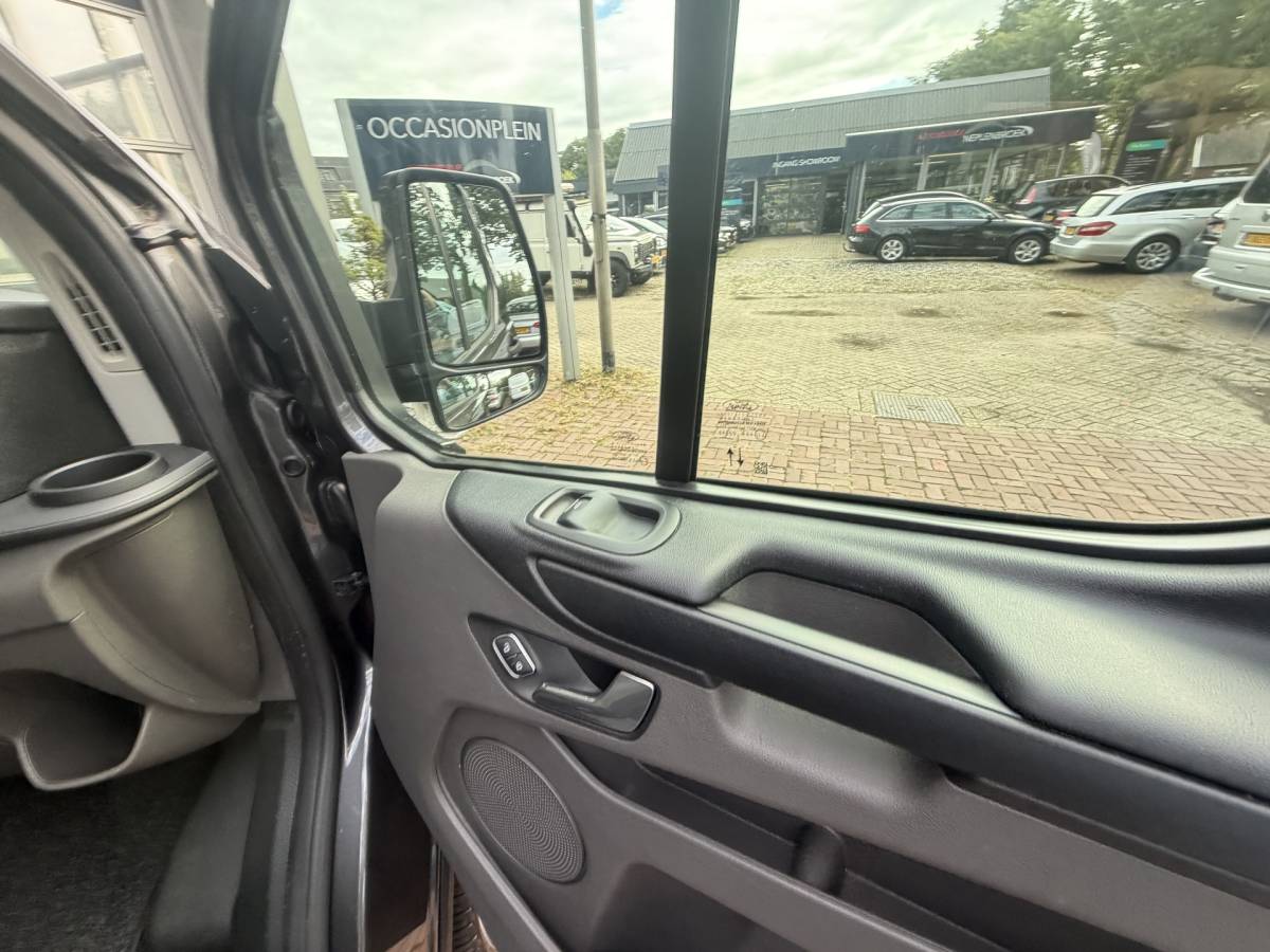 Ford Transit Custom Ford Transit Custom 300 2.0 TDCI L1H1 Trend DC 6-persoons Vol optie 20inch,Trekhaak,Cruise,Cv,Navi btw auto