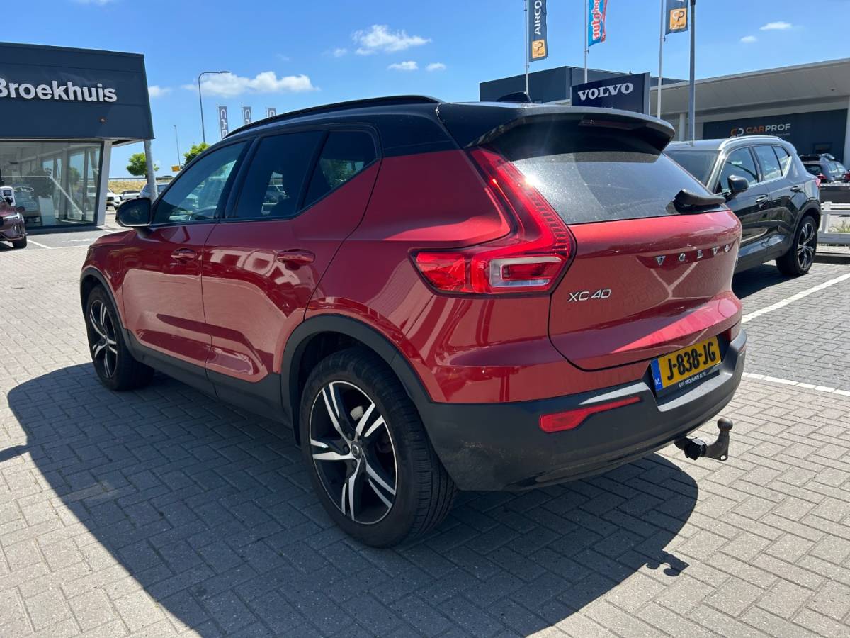 Volvo XC40 Volvo XC40 1.5 T5 Recharge R-Design I 1ste eig. I R-Design I Winterpakket I Blis I 19″ I Leer I Trekhaak I Carplay I Navi I