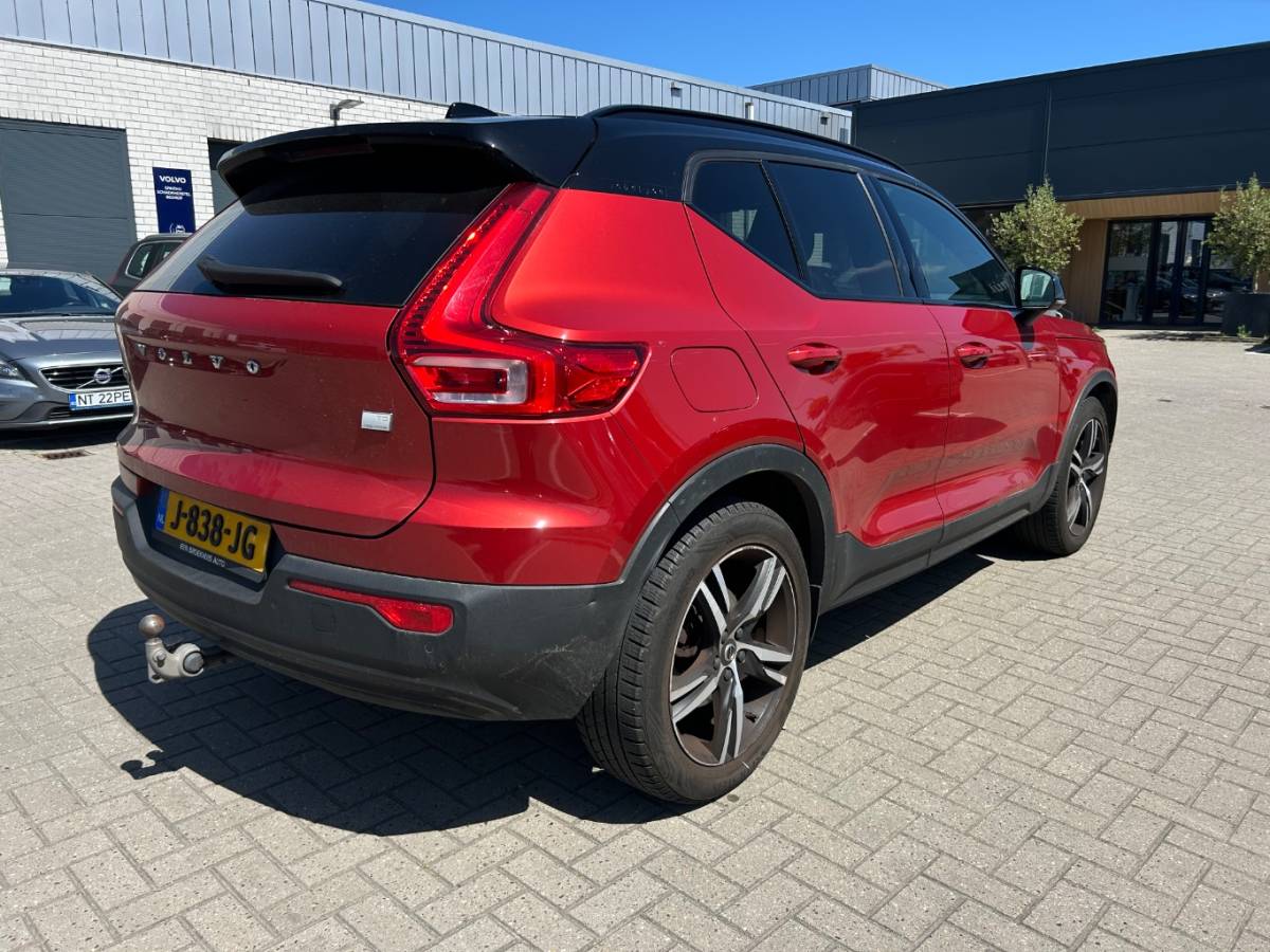 Volvo XC40 Volvo XC40 1.5 T5 Recharge R-Design I 1ste eig. I R-Design I Winterpakket I Blis I 19″ I Leer I Trekhaak I Carplay I Navi I
