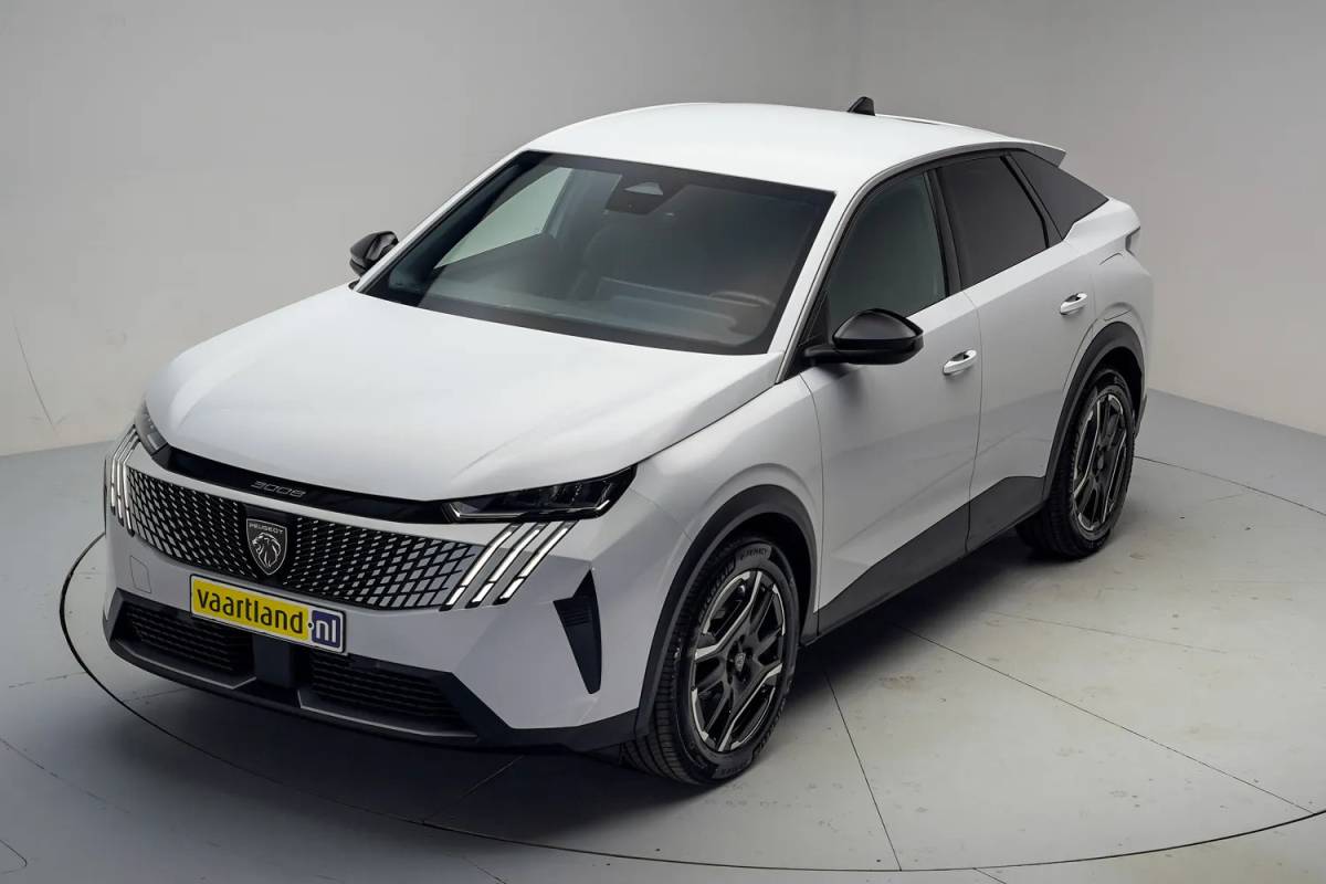 Peugeot e-3008 Peugeot e-3008 Allure 73 kWh 3-Fase [ Navi Keyless Apple / Android Full Led Carplay ]