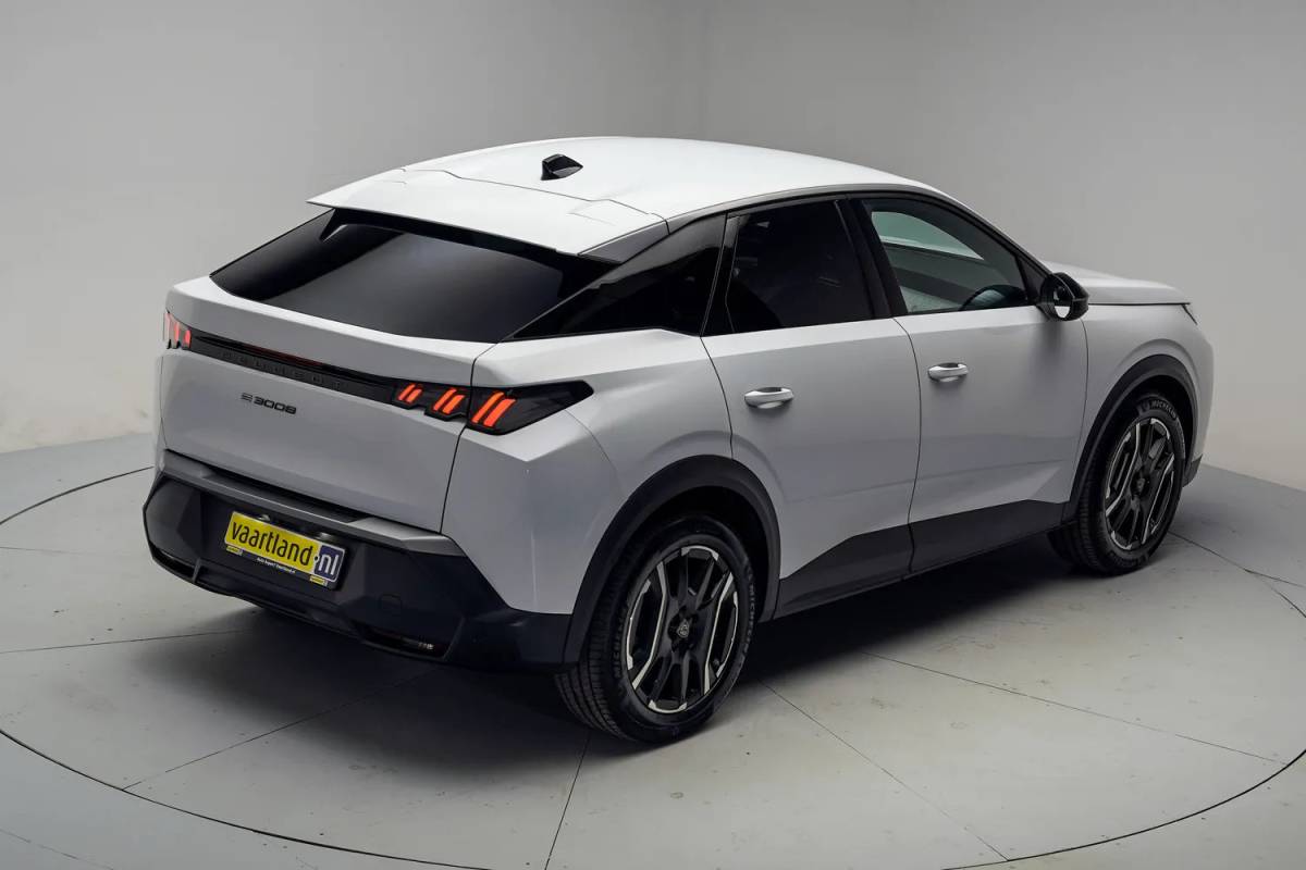 Peugeot e-3008 Peugeot e-3008 Allure 73 kWh 3-Fase [ Navi Keyless Apple / Android Full Led Carplay ]