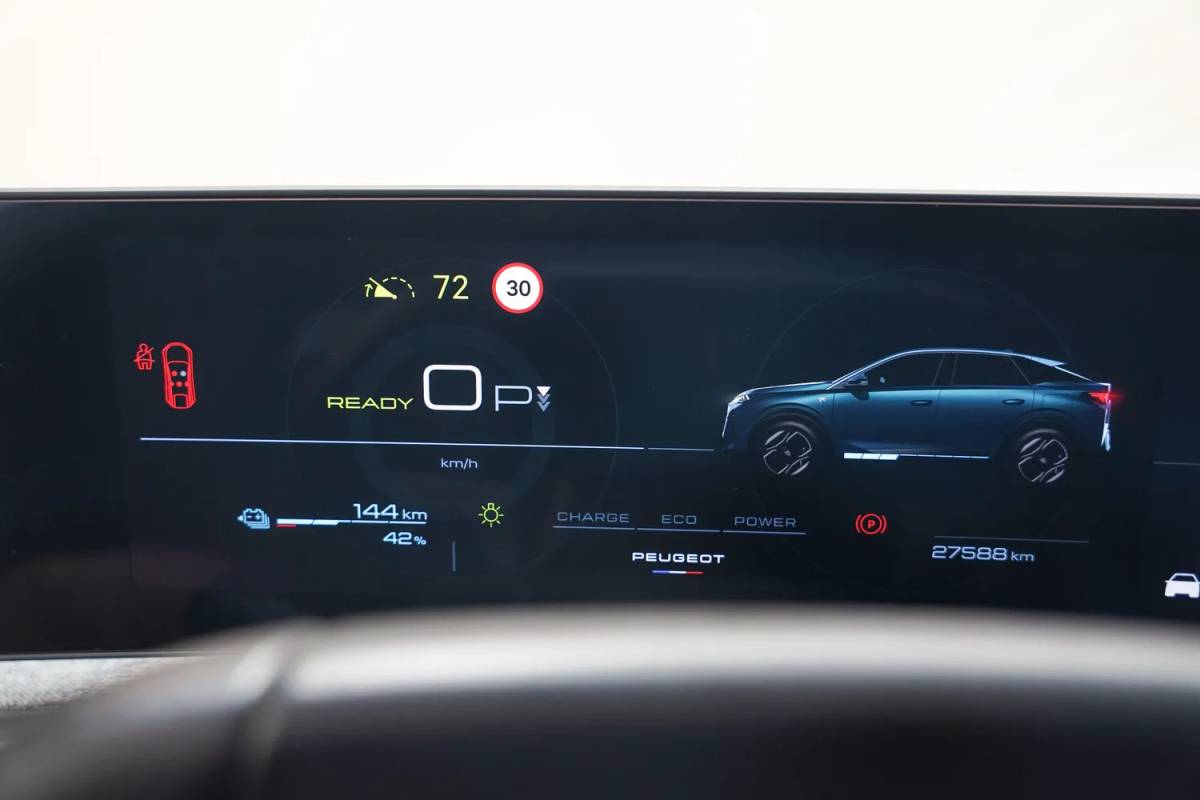 Peugeot e-3008 Peugeot e-3008 Allure 73 kWh 3-Fase [ Navi Keyless Apple / Android Full Led Carplay ]