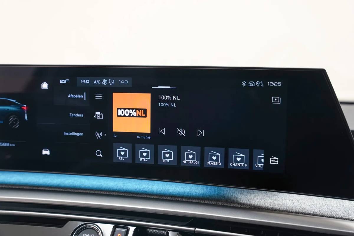 Peugeot e-3008 Peugeot e-3008 Allure 73 kWh 3-Fase [ Navi Keyless Apple / Android Full Led Carplay ]