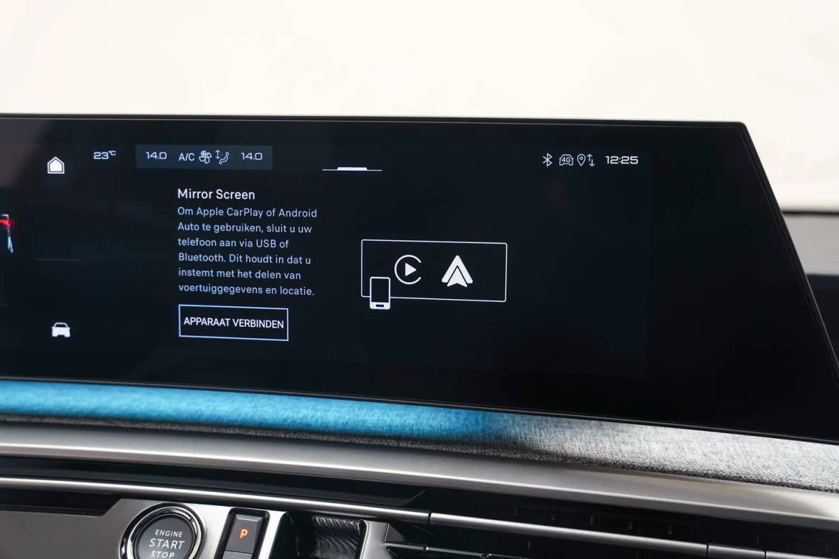 Peugeot e-3008 Peugeot e-3008 Allure 73 kWh 3-Fase [ Navi Keyless Apple / Android Full Led Carplay ]