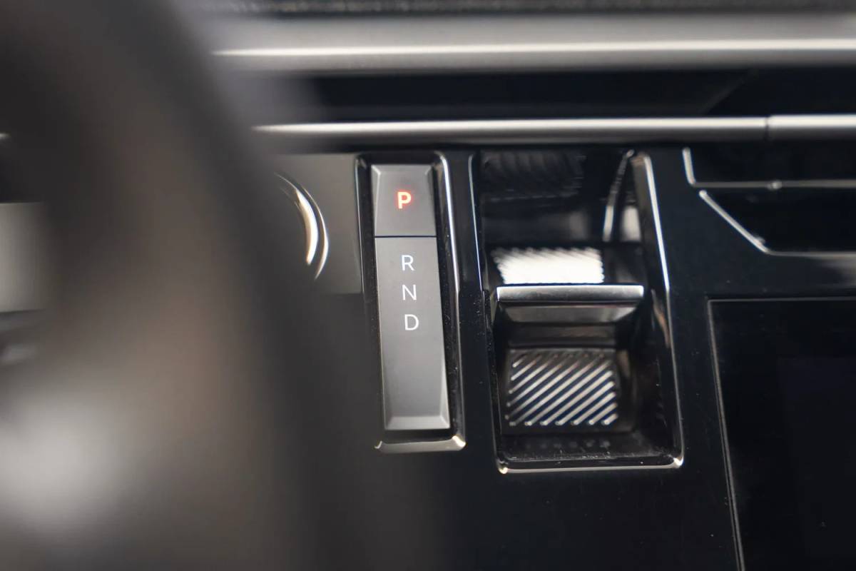 Peugeot e-3008 Peugeot e-3008 Allure 73 kWh 3-Fase [ Navi Keyless Apple / Android Full Led Carplay ]