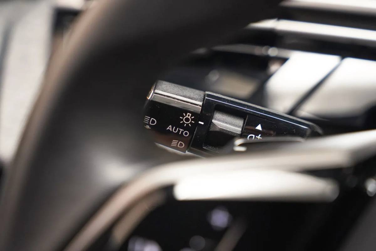 Peugeot e-3008 Peugeot e-3008 Allure 73 kWh 3-Fase [ Navi Keyless Apple / Android Full Led Carplay ]