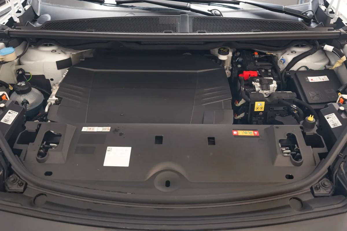 Peugeot e-3008 Peugeot e-3008 Allure 73 kWh 3-Fase [ Navi Keyless Apple / Android Full Led Carplay ]