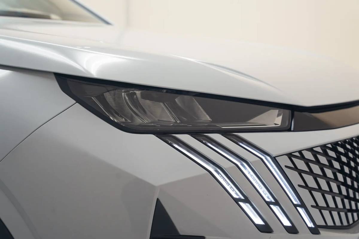 Peugeot e-3008 Peugeot e-3008 Allure 73 kWh 3-Fase [ Navi Keyless Apple / Android Full Led Carplay ]