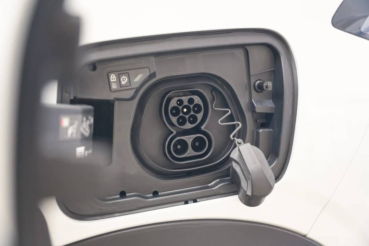 Peugeot e-3008 Peugeot e-3008 Allure 73 kWh 3-Fase [ Navi Keyless Apple / Android Full Led Carplay ]