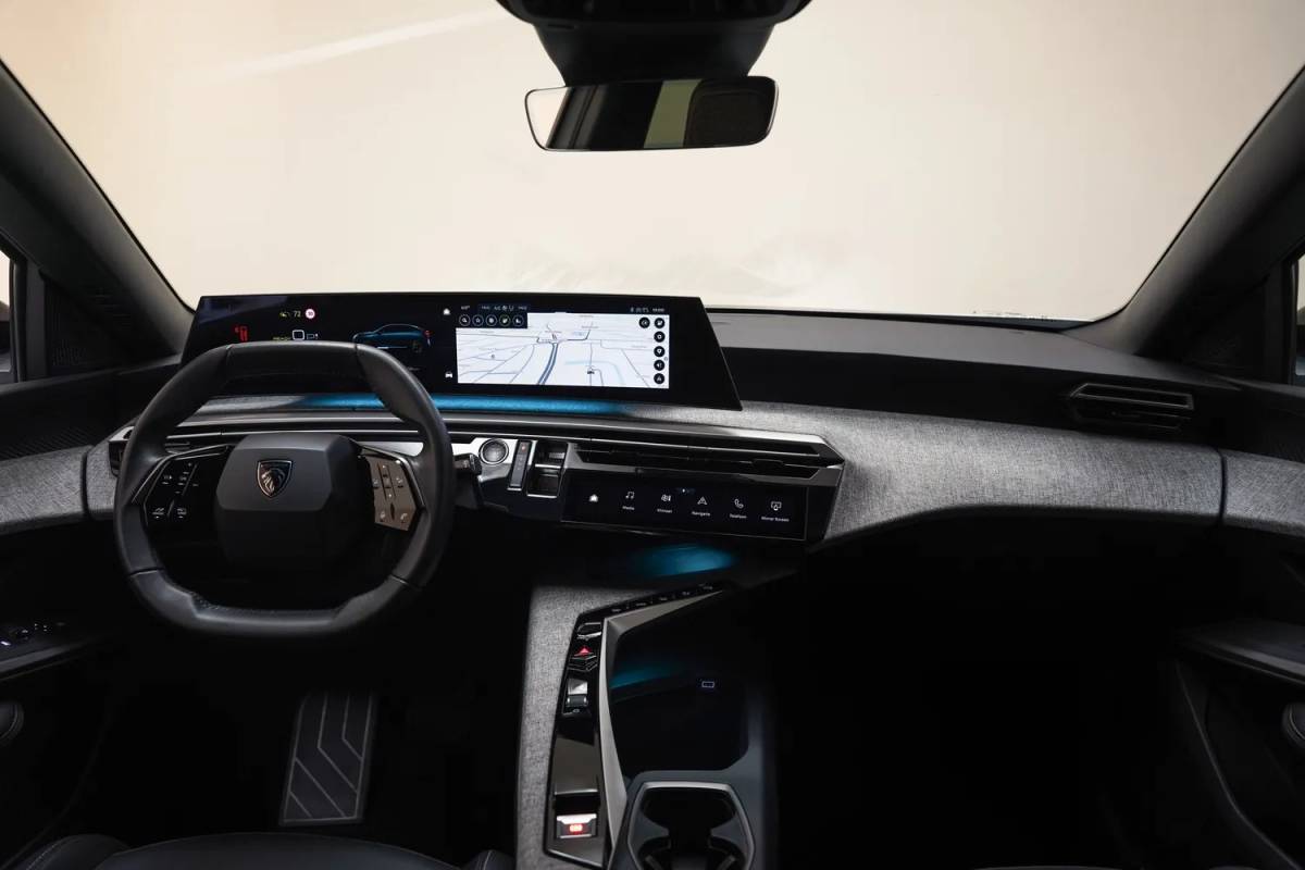 Peugeot e-3008 Peugeot e-3008 Allure 73 kWh 3-Fase [ Navi Keyless Apple / Android Full Led Carplay ]