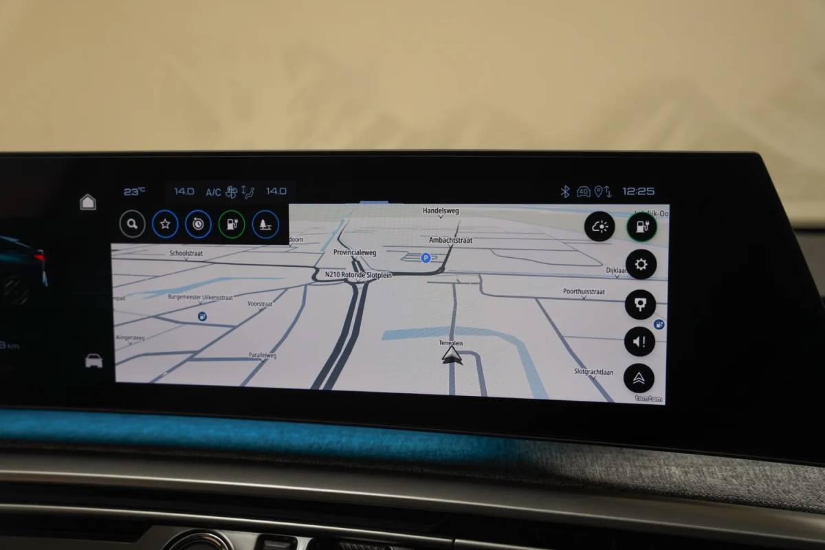 Peugeot e-3008 Peugeot e-3008 Allure 73 kWh 3-Fase [ Navi Keyless Apple / Android Full Led Carplay ]