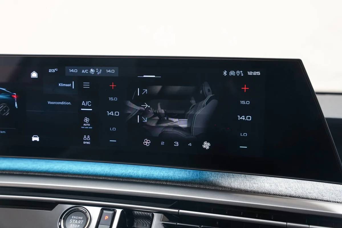 Peugeot e-3008 Peugeot e-3008 Allure 73 kWh 3-Fase [ Navi Keyless Apple / Android Full Led Carplay ]