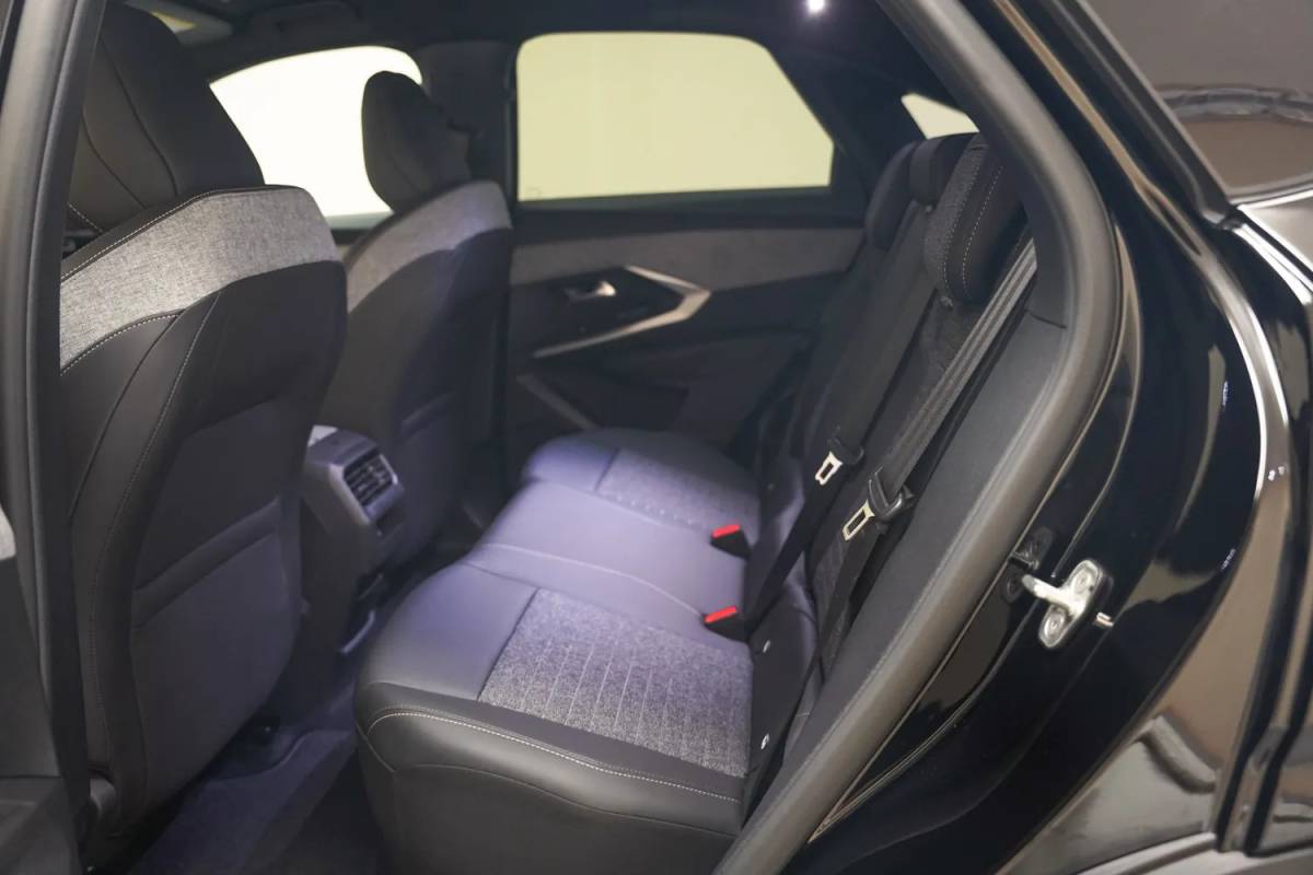 Peugeot e-3008 Peugeot e-3008 Allure Avantage 210 73 kWh [ Navi Apple/Android Adaptieve Cruise Clima ]