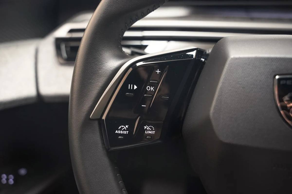 Peugeot e-3008 Peugeot e-3008 Allure Avantage 210 73 kWh [ Navi Apple/Android Adaptieve Cruise Clima ]