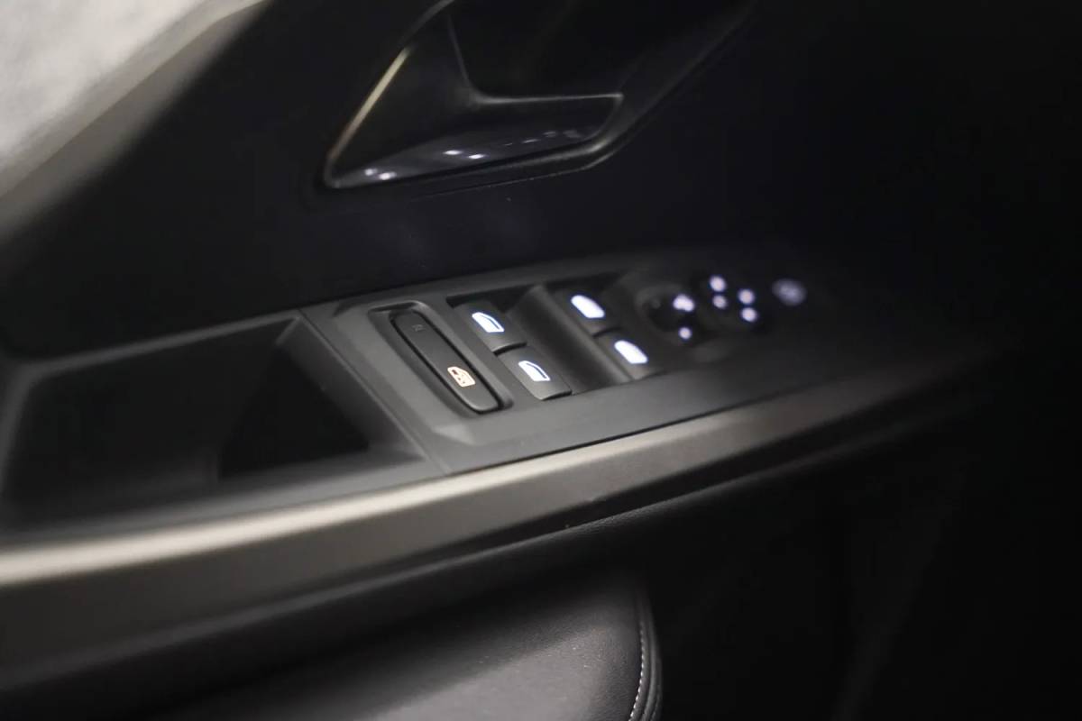 Peugeot e-3008 Peugeot e-3008 Allure Avantage 210 73 kWh [ Navi Apple/Android Adaptieve Cruise Clima ]