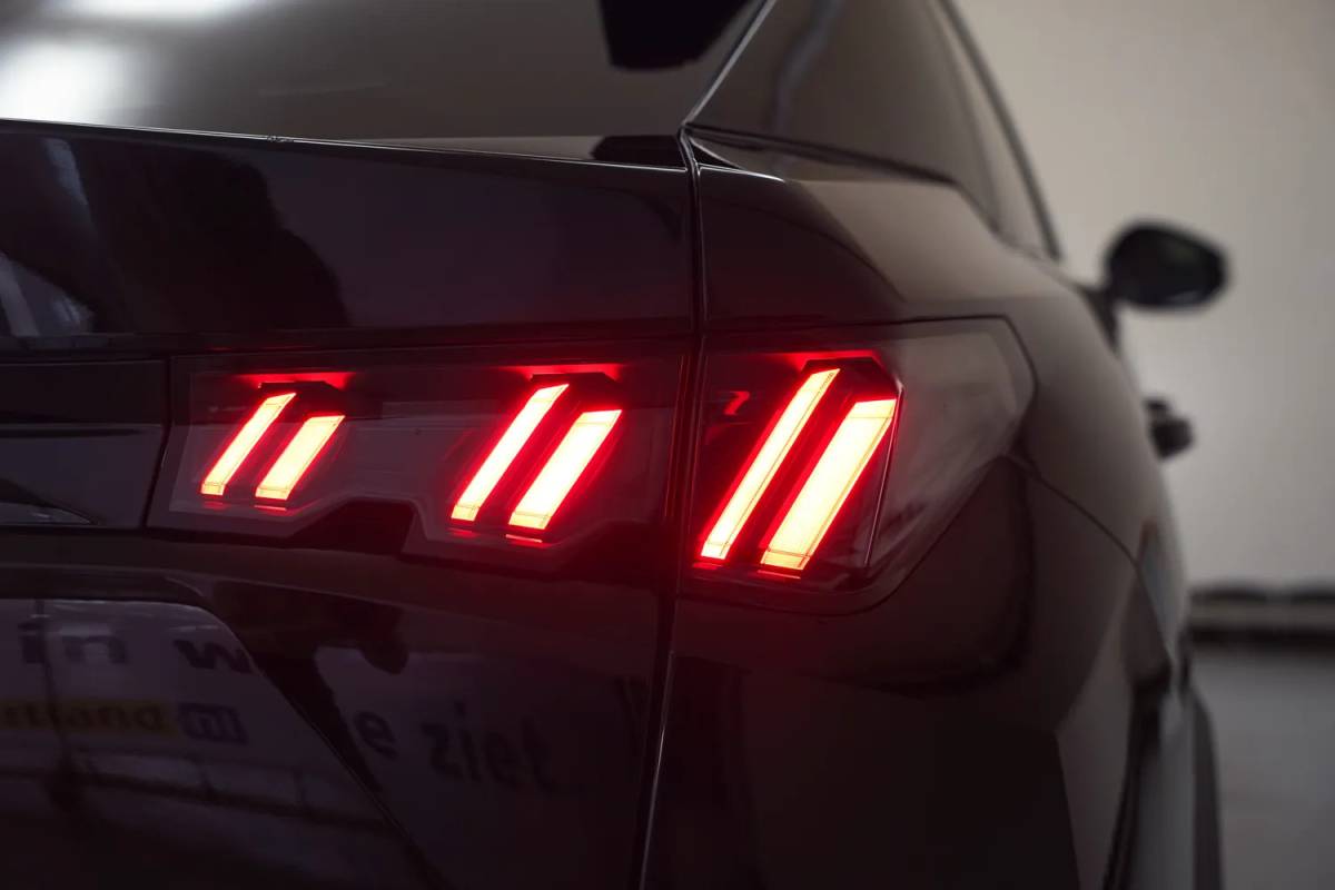 Peugeot e-3008 Peugeot e-3008 Allure Avantage 210 73 kWh [ Navi Apple/Android Adaptieve Cruise Clima ]